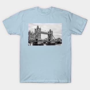 London Bridge is Not This Bridge Black and White T-Shirt